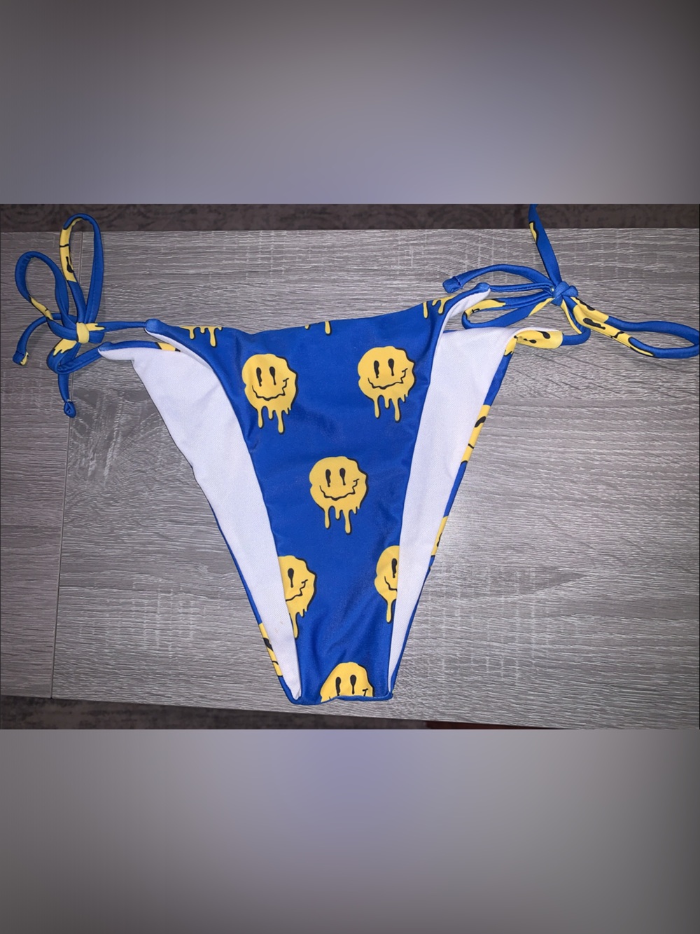 ROMWE Blue Bikini Set with Yellow Dripping Smiley Print - Picture 4 of 6